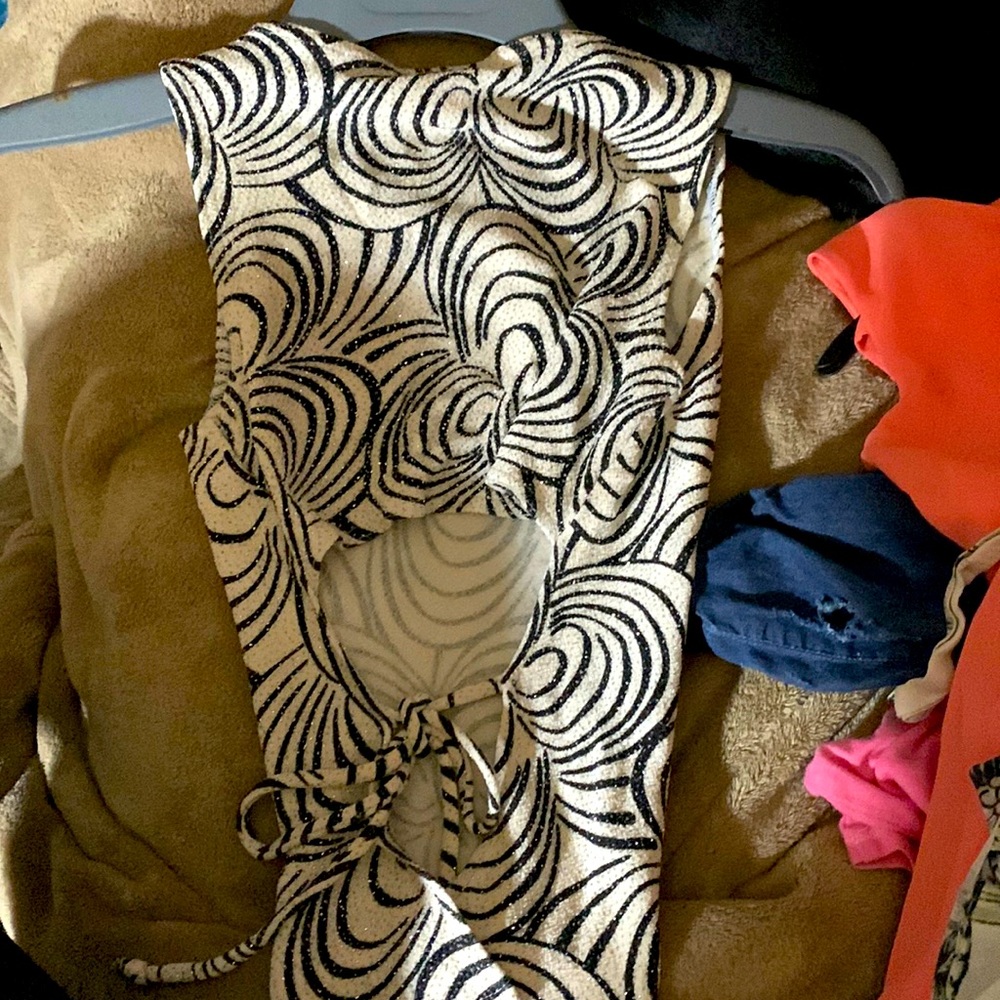 Womens open back top